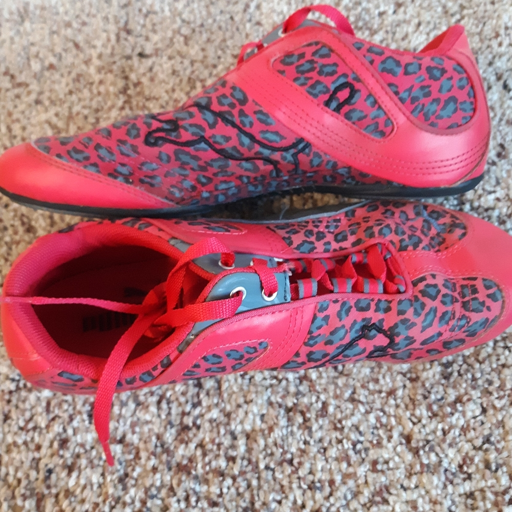 ⬇️Clearance! Puma Women's  sz 6 sneakers